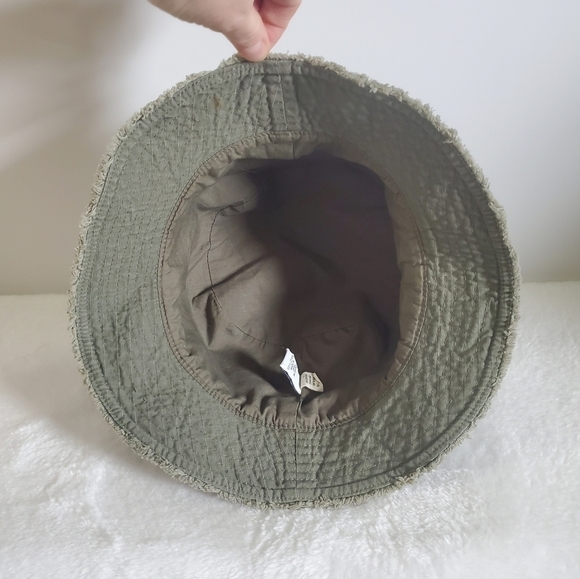 𝅺Y2K Vintage Old Navy Olive Green Frayed Brim Bucket Hat Size Medium Large - Picture 8 of 11
